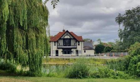 The Queen's Head - West Bergholt