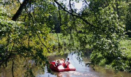 Pedal boats and canoes in the Mysen river