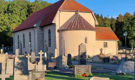 CIRKELN OCH KORSET – OM SKEE MEDELTIDA KYRKA OCH BANDEN TILL FÖRHISTORIEN