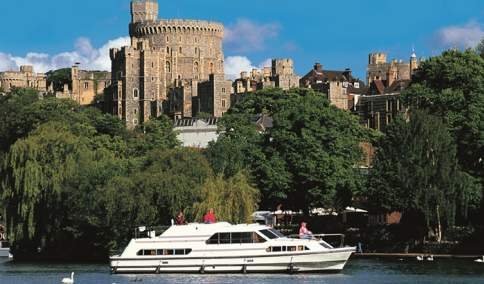 Le Boat on the River Thames - The Royal Cruise