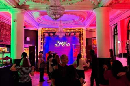 Salsa at BANK DE LEON