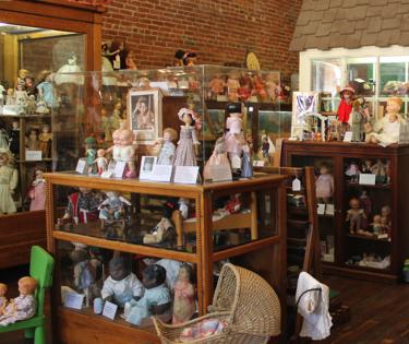 Kentucky Doll and Toy Museum