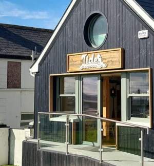 Tides Café