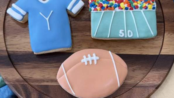 Drop-n-Decorate Cookie Kit (August)