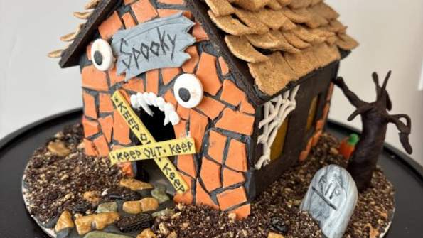 Haunted Gingerbread House Class
