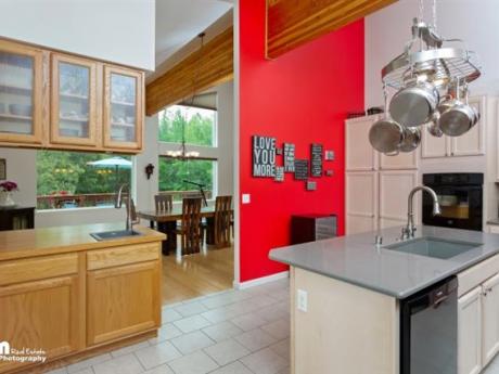 kitchen/coffee bar