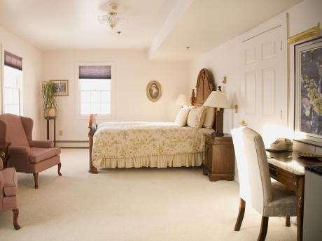 Colony Inn room