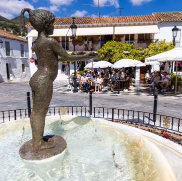 Escultura La Niña de Benalmádena