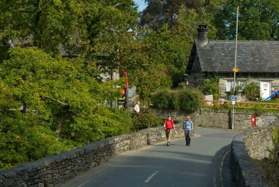 Llwybrau Cerdded o Bont y Pair yng Nghoedwig Gwydir