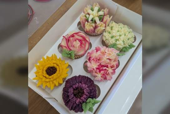 Family Cupcake Decorating Workshop: Petals, Paws & Piping Bags