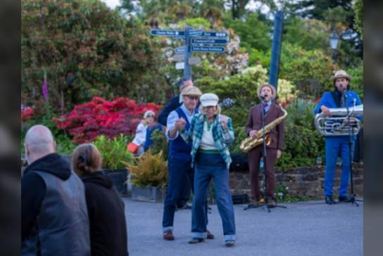 May Leonardslee Lates