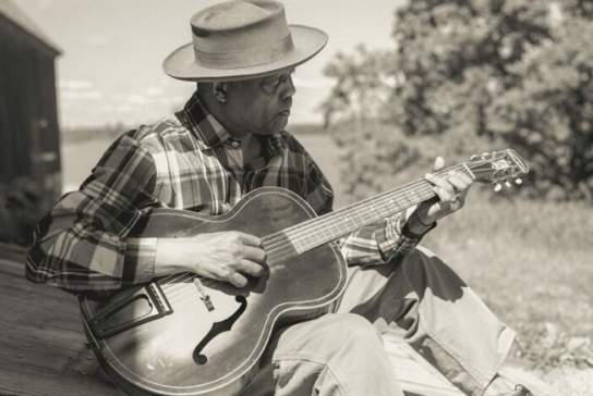 Eric Bibb