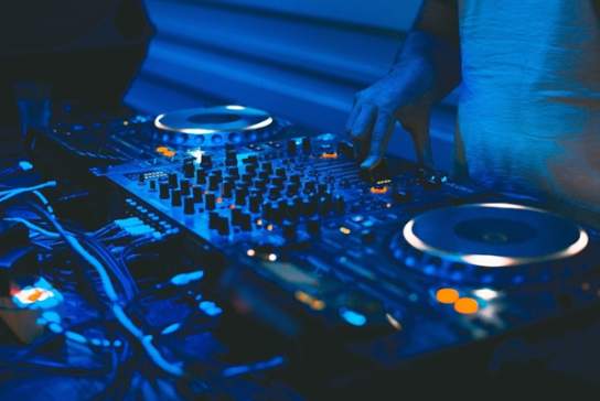 Vinyl Jam Outside Day Party