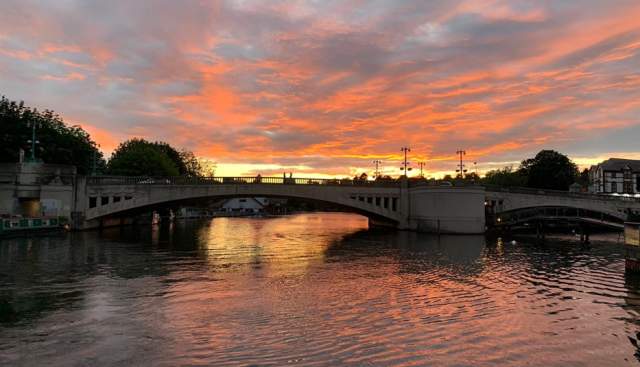 Saturday Evening Sundowner Cruise with Thames Rivercruise