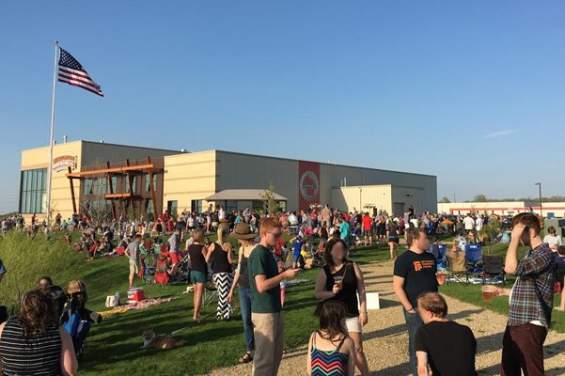 Live Music at Lake Louie