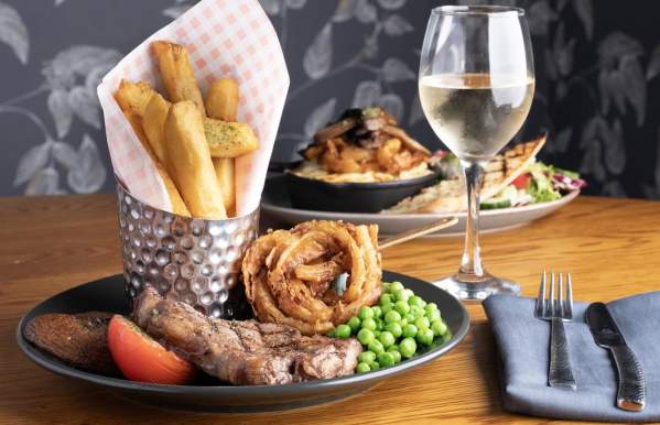 3 Hammers Bar & Bistro