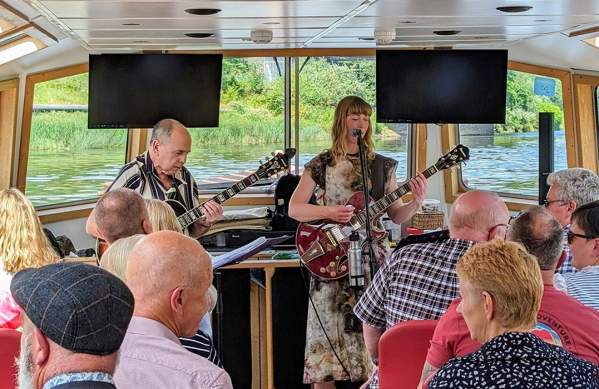 Mordaith Jazz ar fad Copper Jack: Y Brodyr Cottle a Sarah Meek