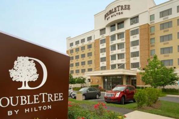 137293_4523_double tree sterling exterior.jpg