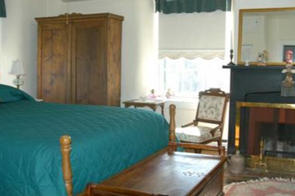 2237_4657_georges mill bedroom.jpg