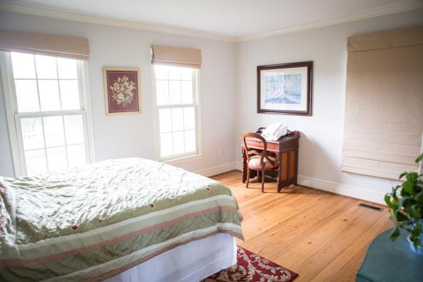 Cottage Main Floor Master
