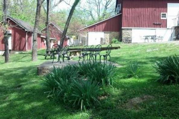44275_429_willowcroft picnic area.jpg