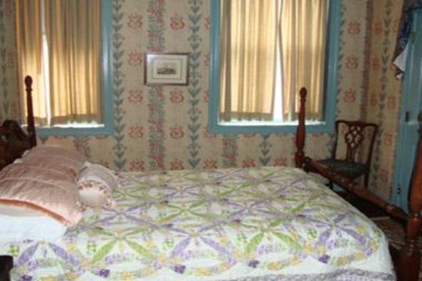 84_4747_Leesburg Colonial Bed 2.jpg