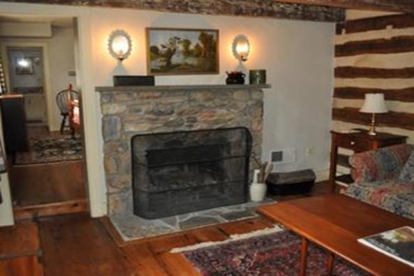 90_4680_little river fireplace.jpg