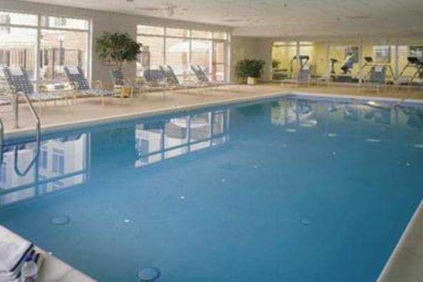 9526_4856_Hampton Inn Dulles Cascades Pool.jpg