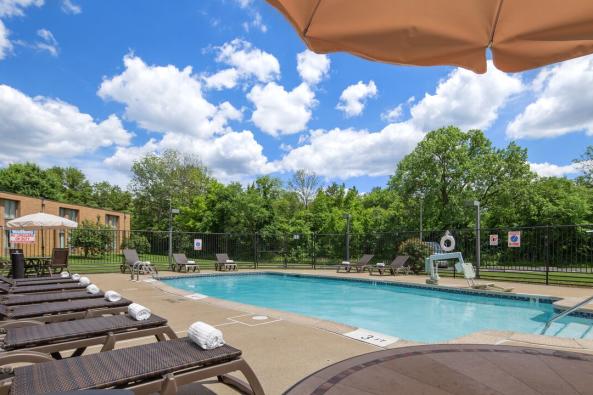 Best Western Leesburg - Private outdoor pool