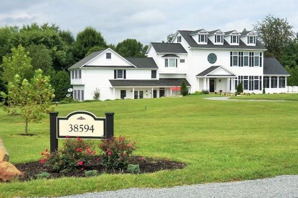 loudoun manor image 1