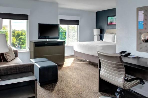 Studio King Suite