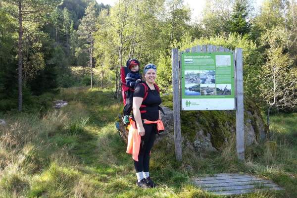 Vandretur langs Barnevandrerstien med Heddan Gjestegard som base