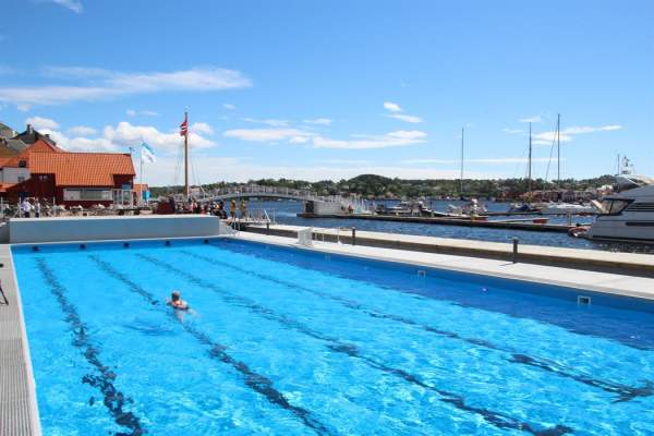 Schwimmbad im Yachthafen Arendal