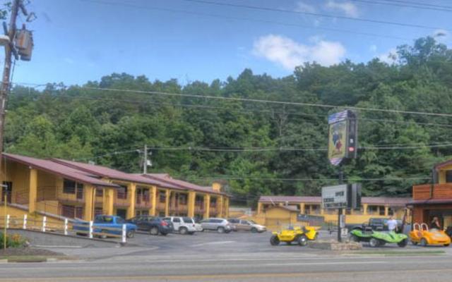 Country-Town-N-Suites-650x340.jpg