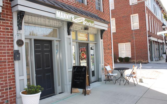 mannys-universal-cafe2.jpg