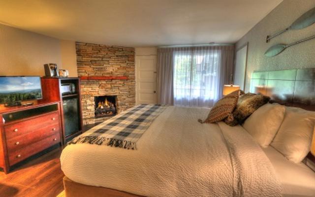 Deluxe King Room with Gas Fireplace