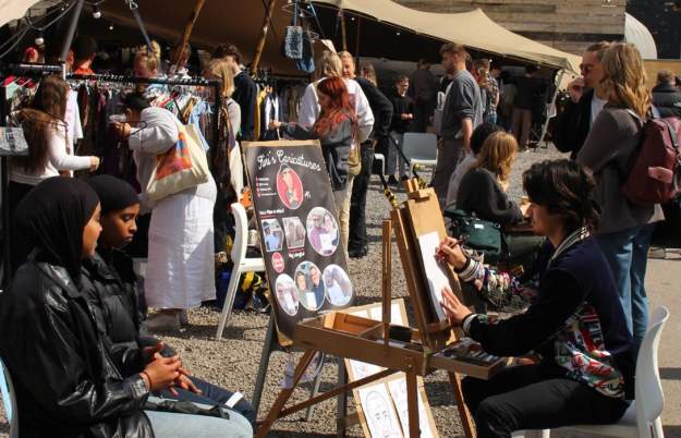 Clothes Cycle Market