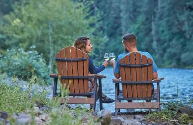 Spectacular Riverfront Lodging on the McKenzie River