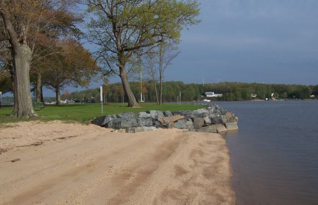 Flying_Point_Park_beach_public_-_4-28-05_011.jpg