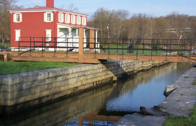 Lock House and Canal.JPG