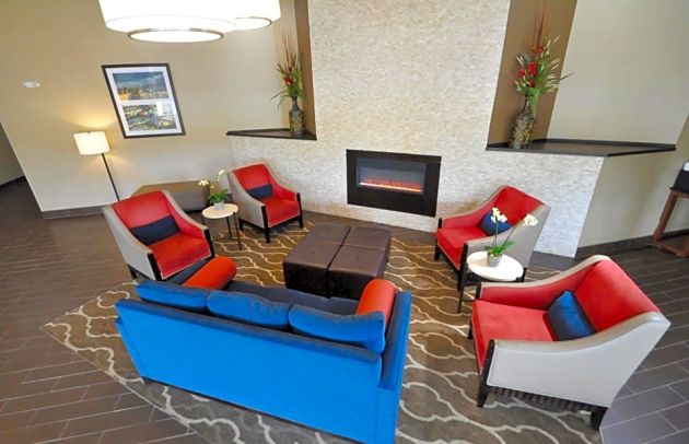 Comfort Inn Abd Sitting Area.jpg