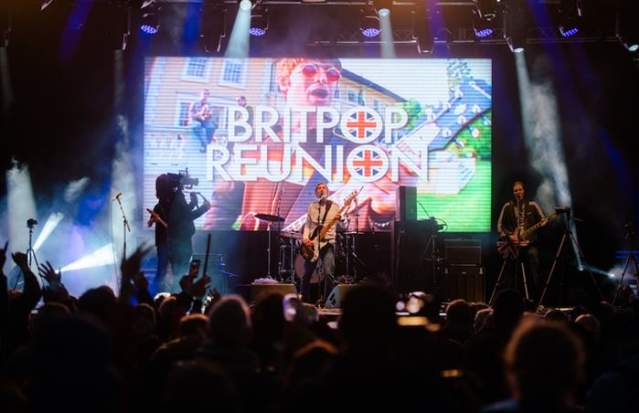 A Very 90s Christmas 3