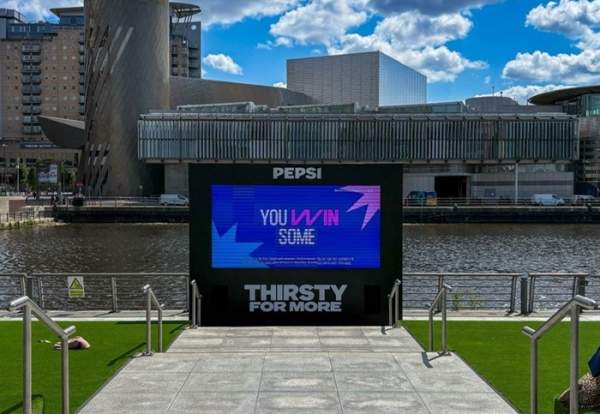 Screen on the Docks