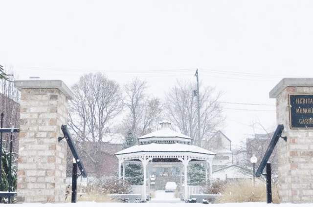 5 Spots for Romantic Winter Photos in Muskegon