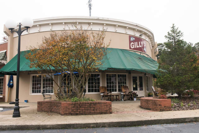 Gilly's Sports Bar