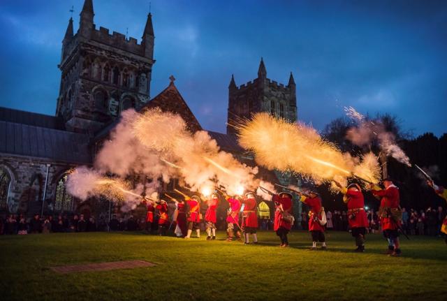 Oriental Spirt Of Christmas Parade 2022 Christmas And New Year In Wimborne - Visit Dorset