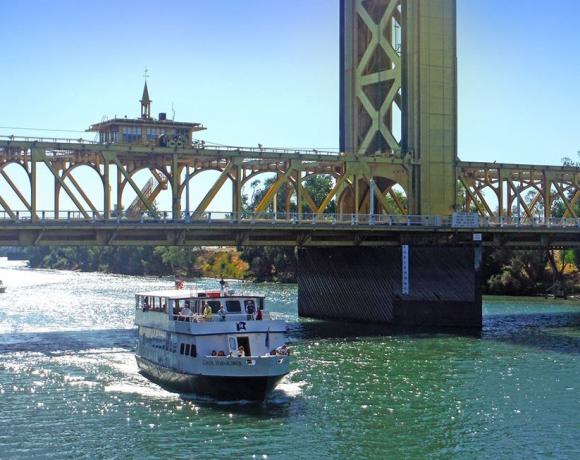 Capitol Hornblower under the Tower Bridge