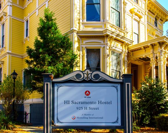 HI Sacramento Sign