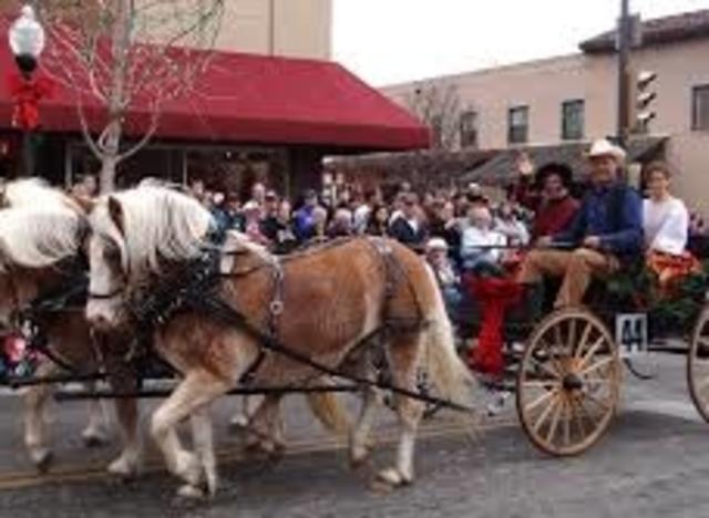 Lawrence Christmas Parade 2022 Downtown Lawrence Old-Fashioned Christmas Parade