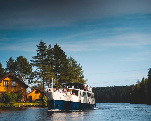 Dagstur grupper - Tur på Norges eldste kanal – Opplev Nord Europas høyeste sluseanlegg